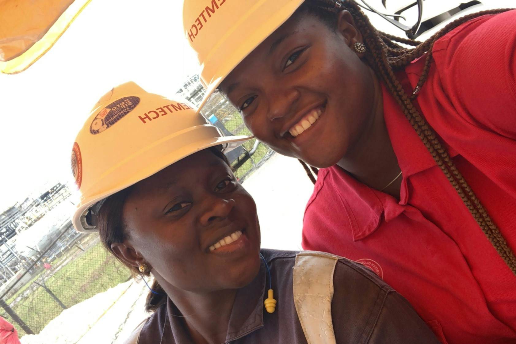 Studyportals Scholarship finalist, international Master's student, Chizitara Nkopara together with a friend