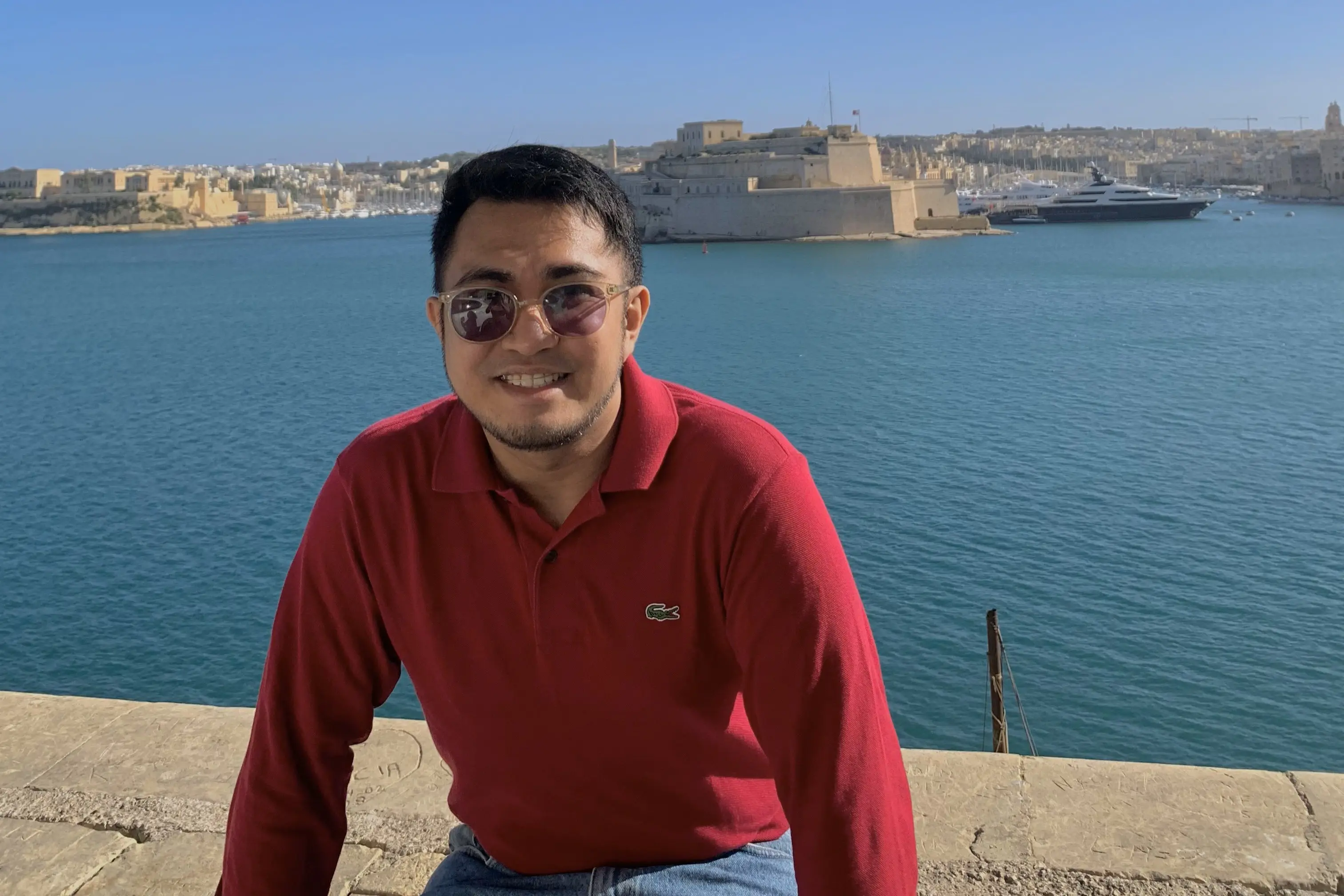 John Vincent Reyes studies Pharmacy in Malta
