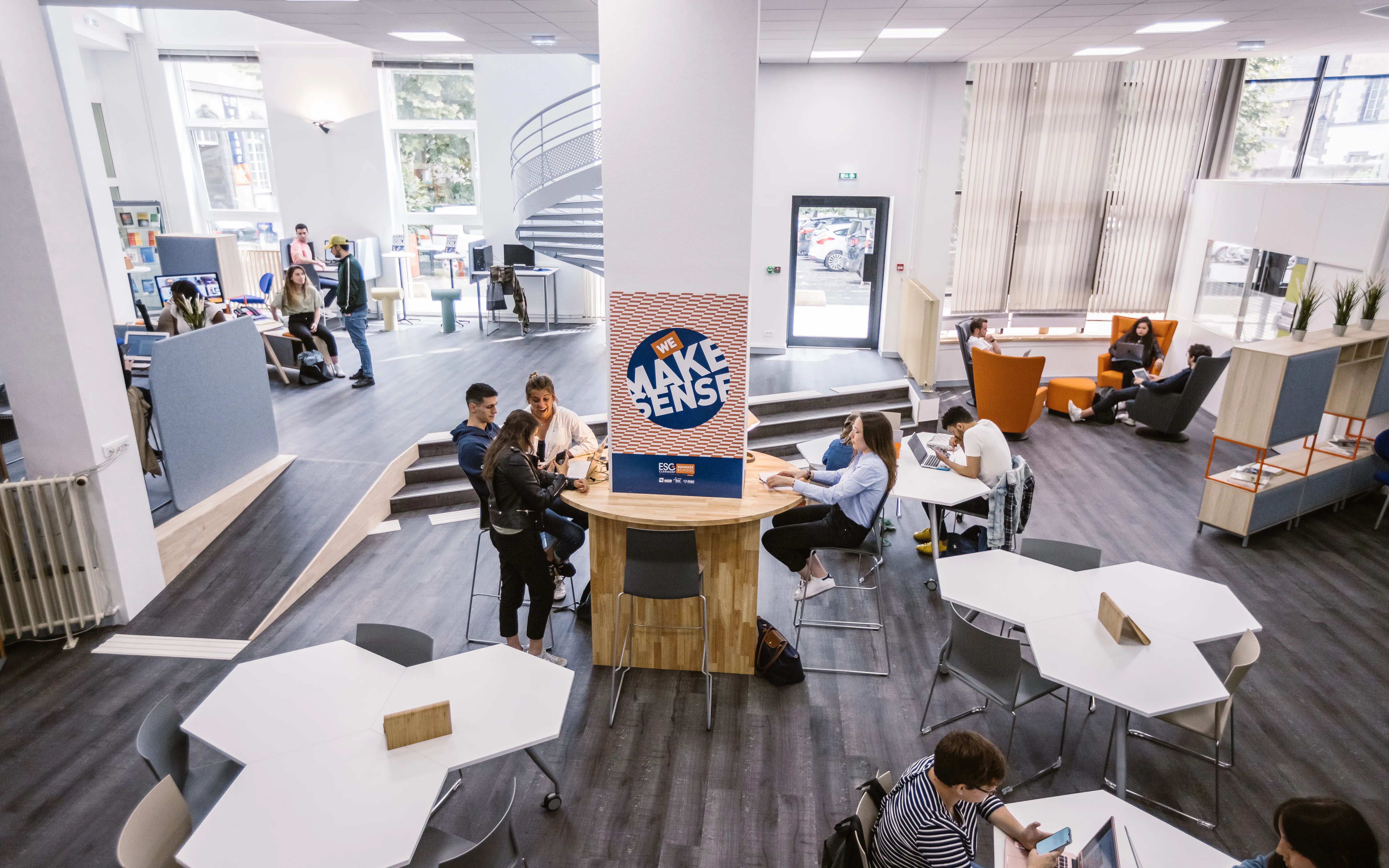 Study cover for International Commerce and Digital Marketing