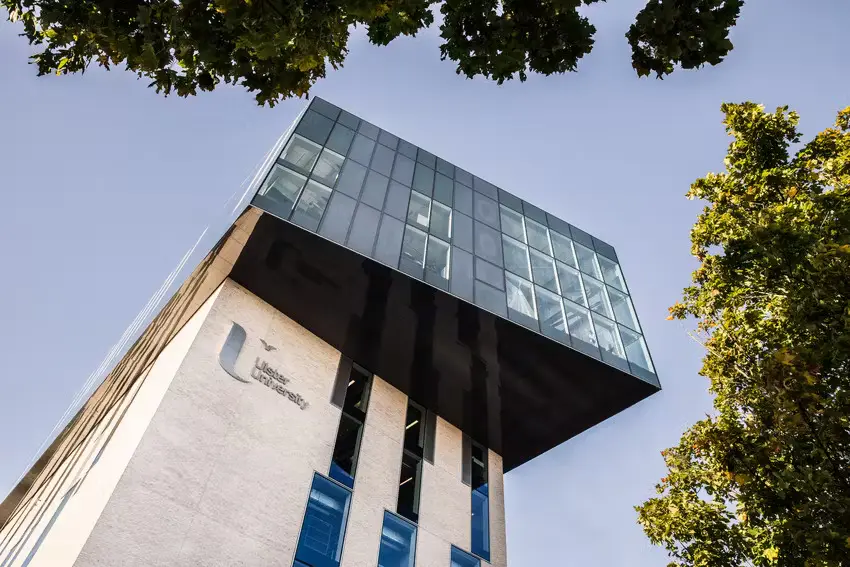 285318
