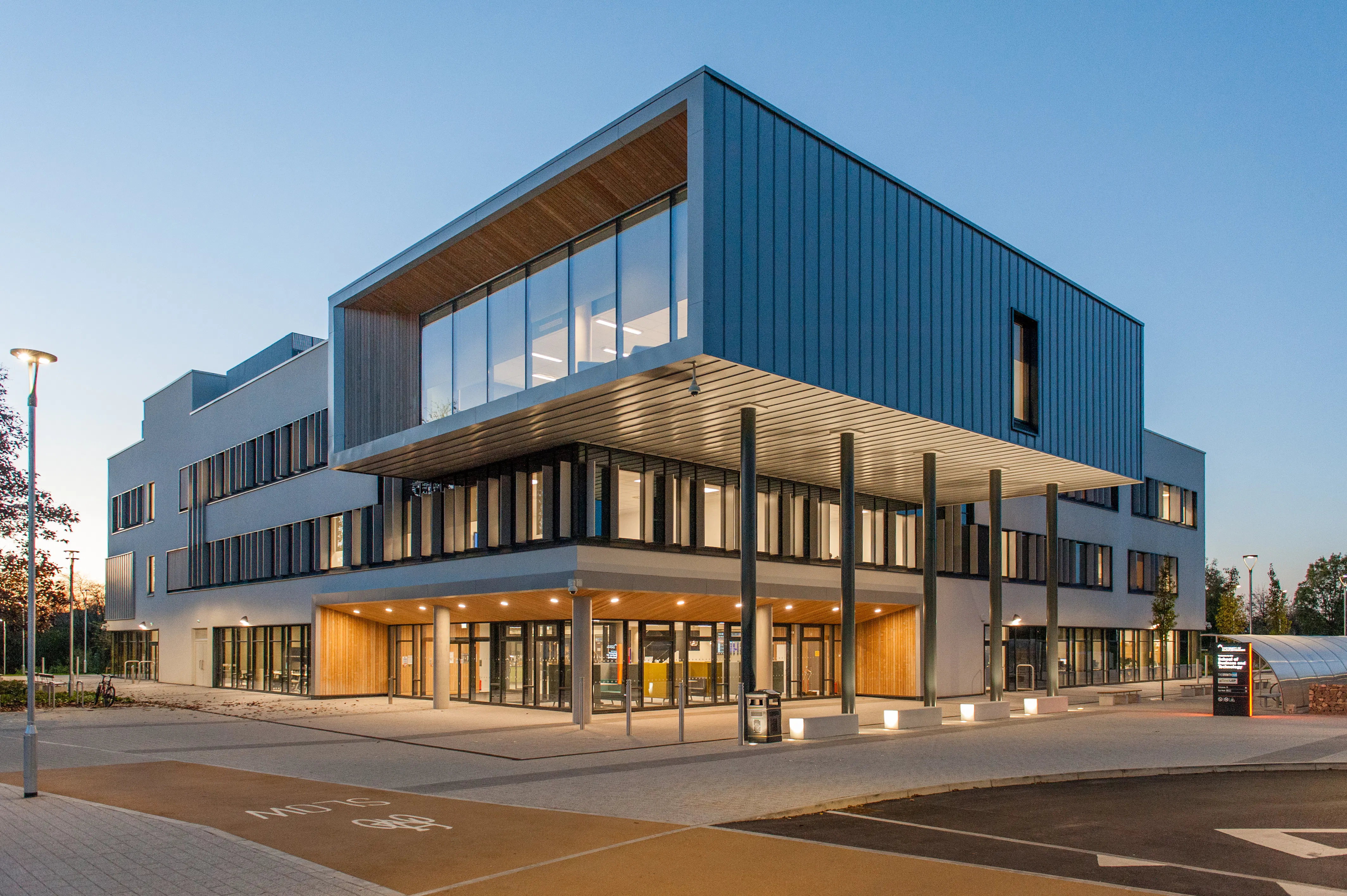 Study cover for Education, Digital Learning and Technology (Hons)